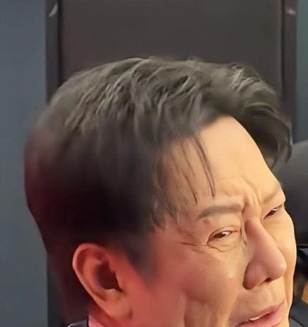 Nawat rompe en llanto y ofrece disculpas públicas